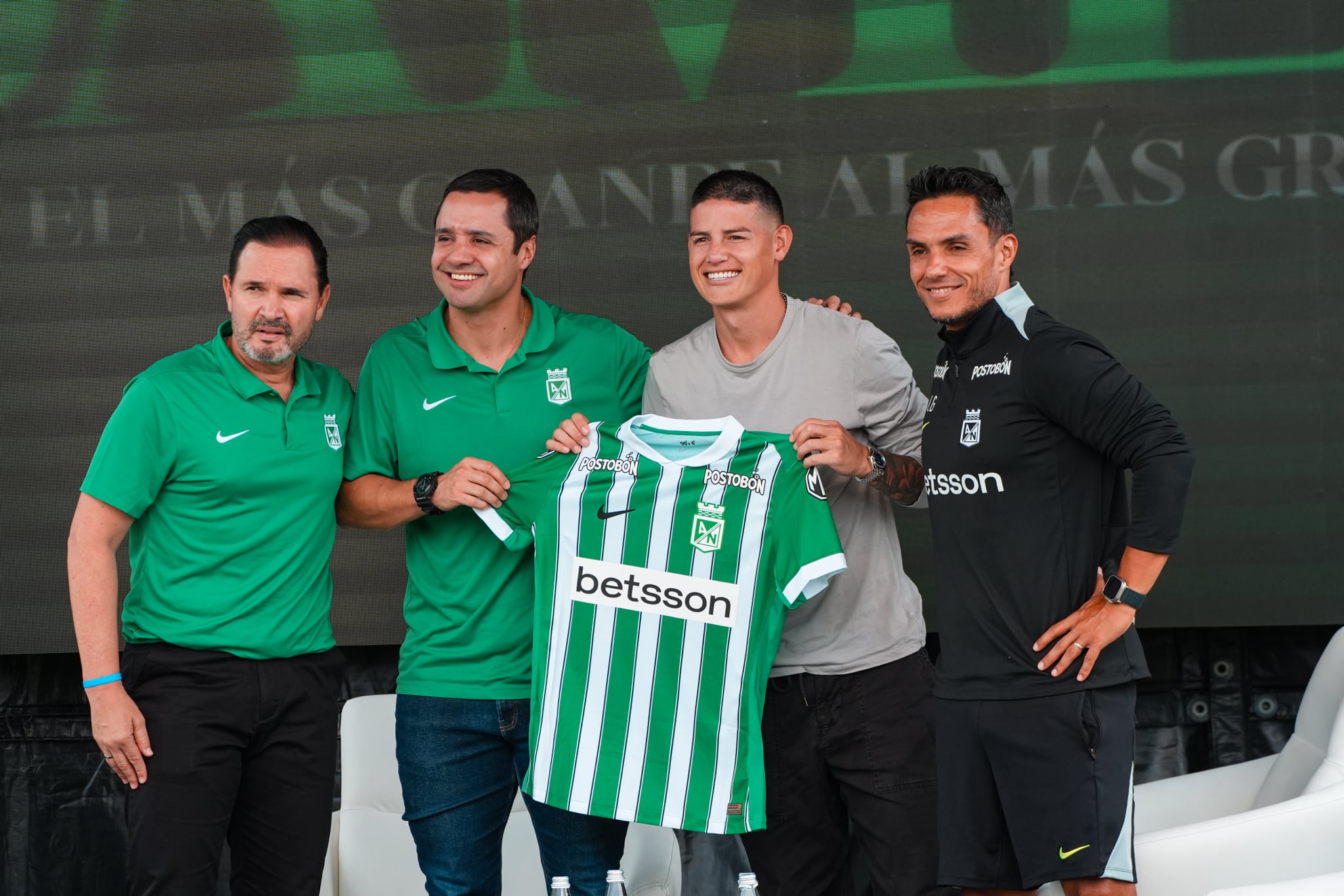 James Rodríguez en su presentación oficial con Atlético Nacional en la sede deportiva -crédito Jefatura de Prensa de Atlético Nacional