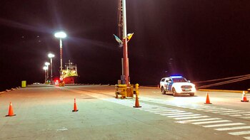 El buque fue aislado por