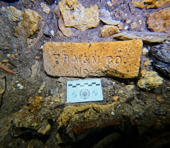 Arqueólogos de la Subdirección de Arqueología Subacuática realizaron levantamiento fotogramétrico de un fusil y un cañón de la Guerra de Castas. Foto G. García, SAS