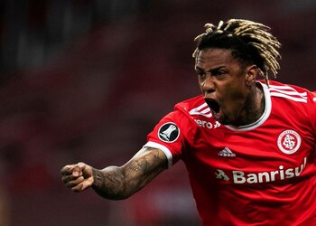 Abel Hernández, de Internacional, celebra