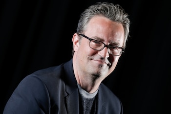 La creación de organizaciones como Matthew Perry House y Matthew Perry Foundation busca continuar el objetivo del actor de apoyar a quienes atraviesan la adicción (Foto Brian Ach/Invision/AP, archivo)