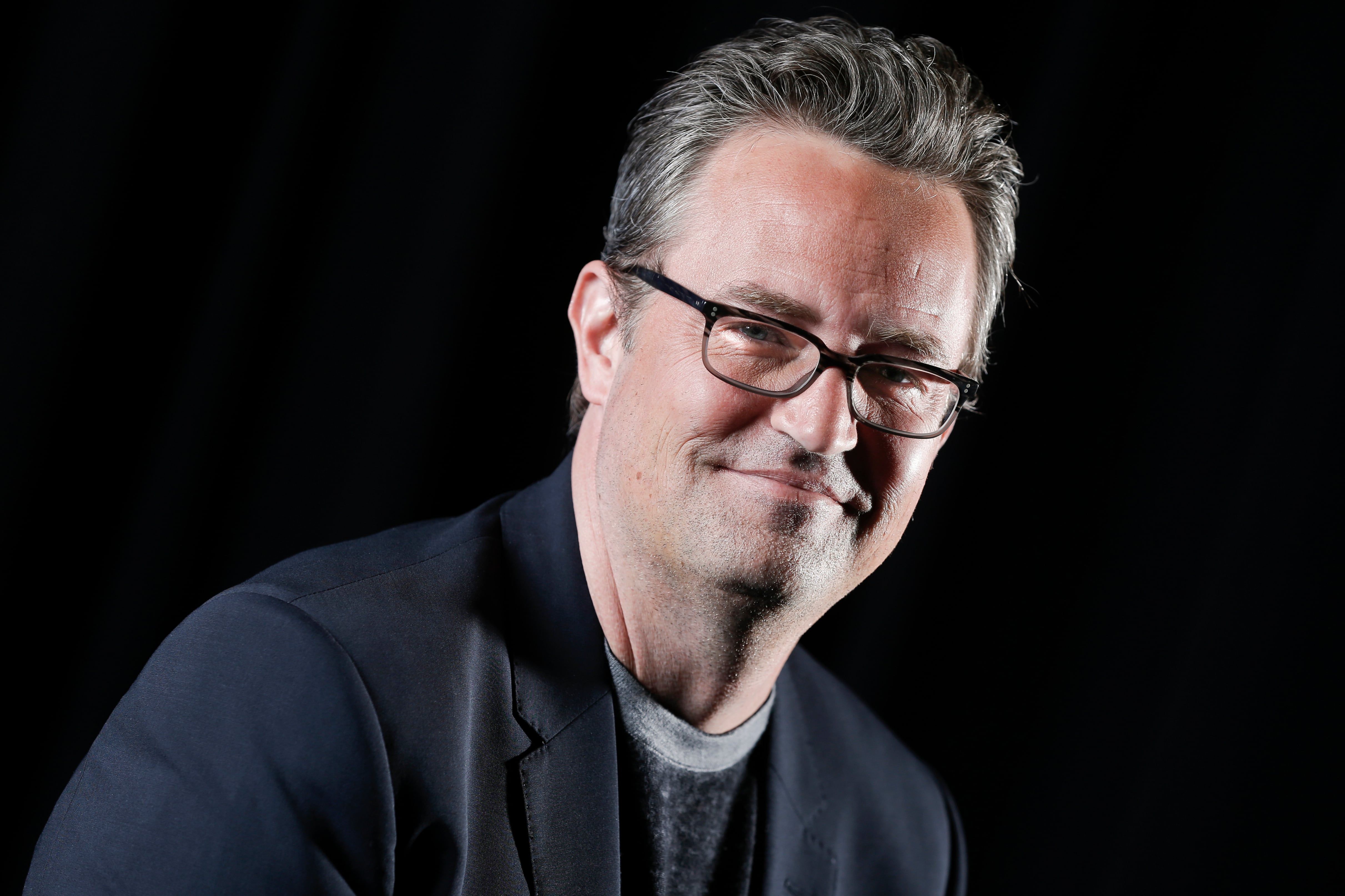 Matthew Perry murió en 2023 por los efectos agudos de la ketamina, según determinó la autopsia (Foto Brian Ach/Invision/AP)