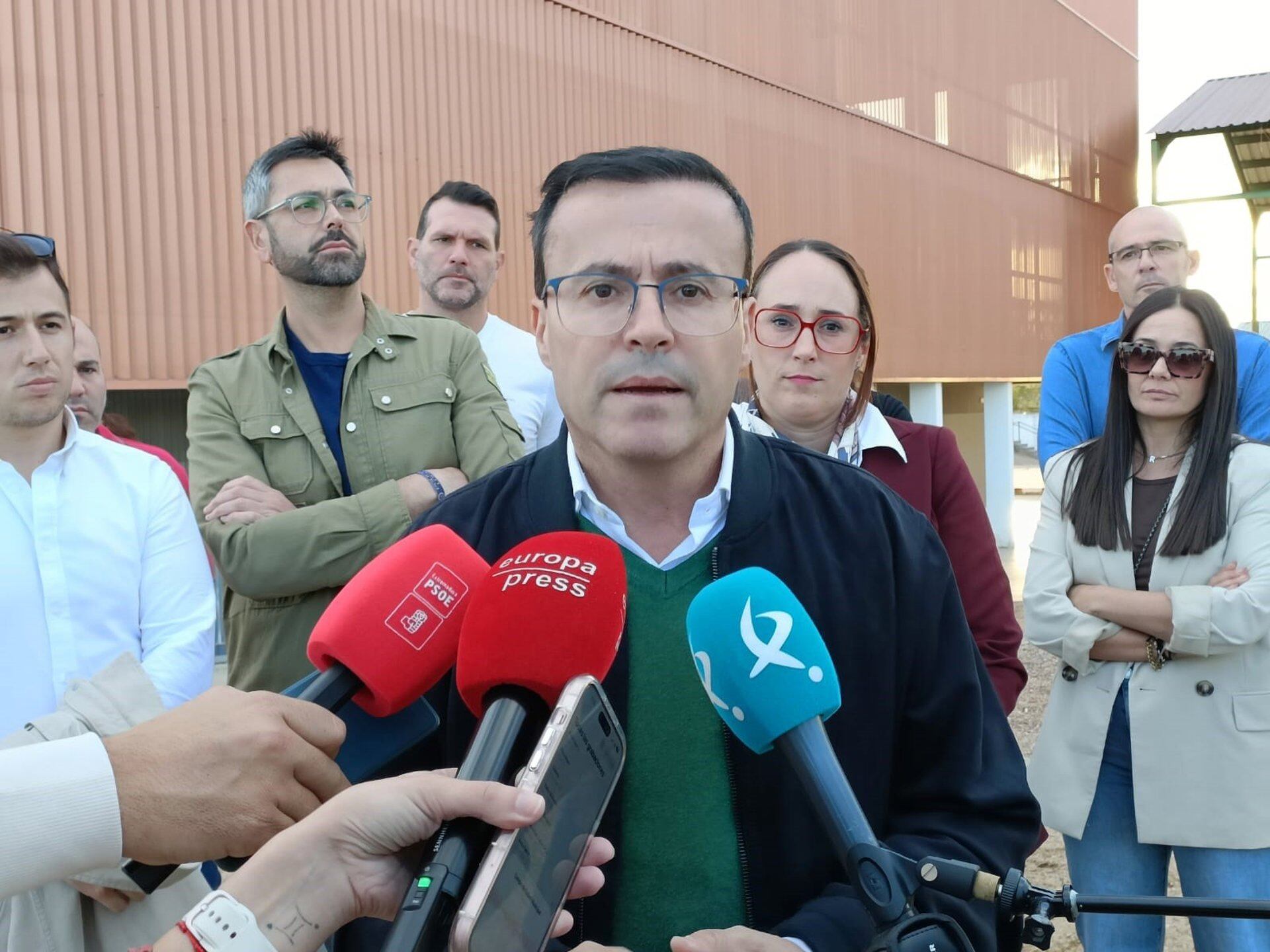Gallardo (PSOE) critica que la dimisión de Mazón llega «un año tarde» y no viene acompañada de elecciones en Valencia