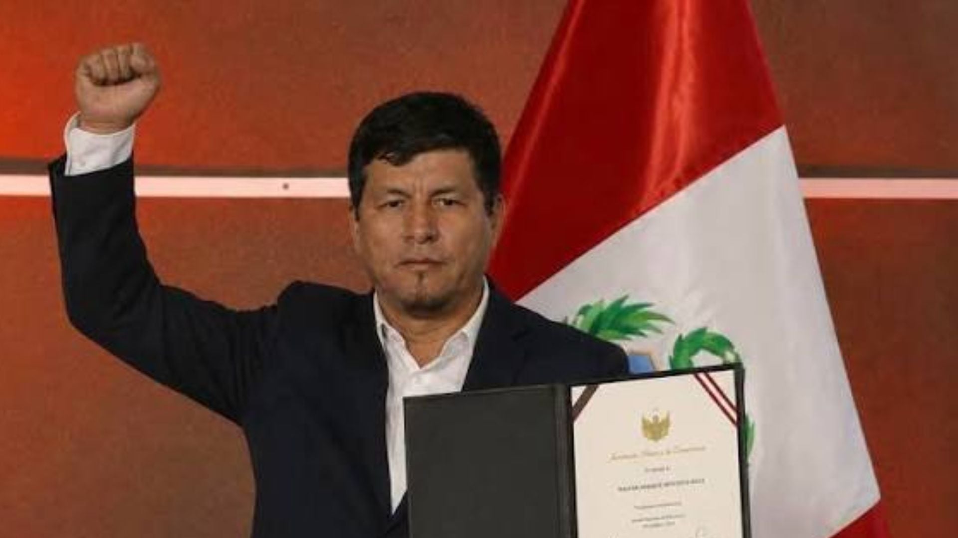 Detienen al diputado Julián Pérez Mallqui en Lima tras denuncia de agresión física contra una mujer