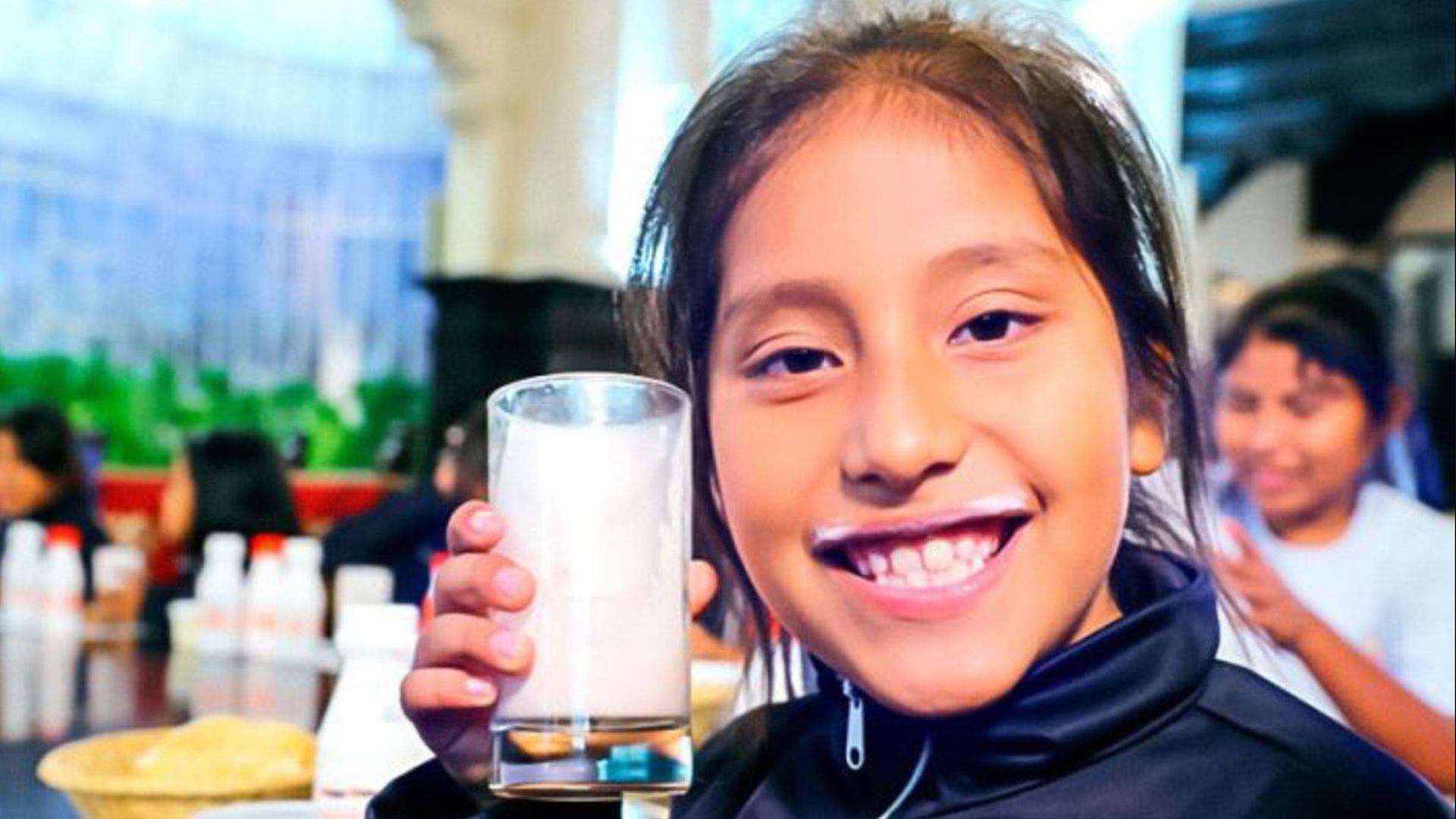 El programa dejó huella no solo en estómagos, sino en la conciencia social de todo un país. Hoy sigue siendo símbolo de cooperación y entrega. (Andina)