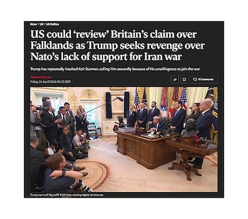 Captura de pantalla de un artículo de noticias. Donald Trump está sentado en un escritorio de madera, rodeado de hombres en traje y periodistas