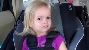 La icónica mirada desconfiada de