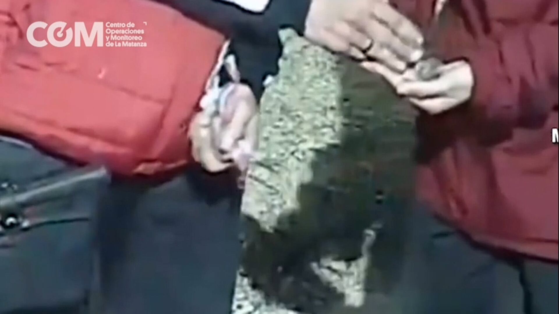 El seguimiento del Centro de Operaciones y Monitoreo permitió la captura de la sospechosa y el secuestro de drogas y dinero