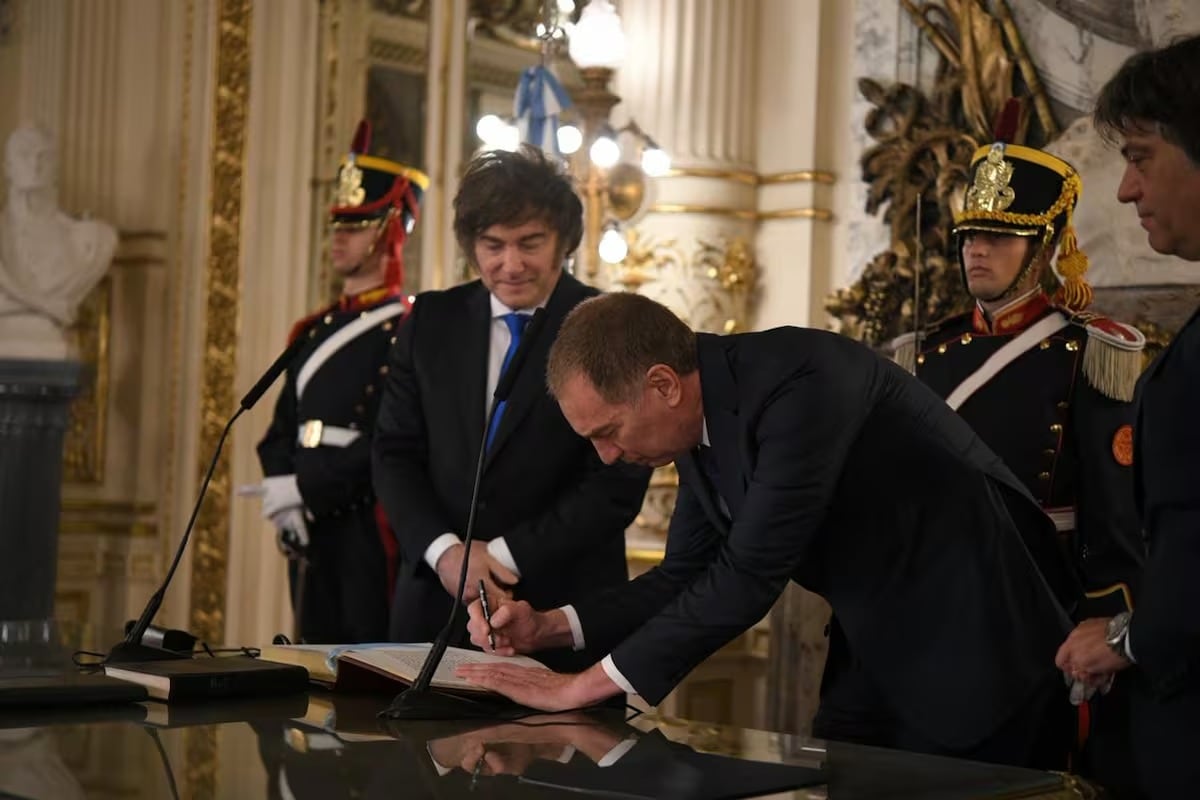 La jura de Diego Santilli reunirá a 14 gobernadores en el Salón Blanco de la Casa Rosada - Presidencia de la Nación