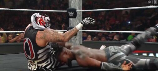 El mexican destroyer hizo que Penta lograra su revancha ante Kingston.