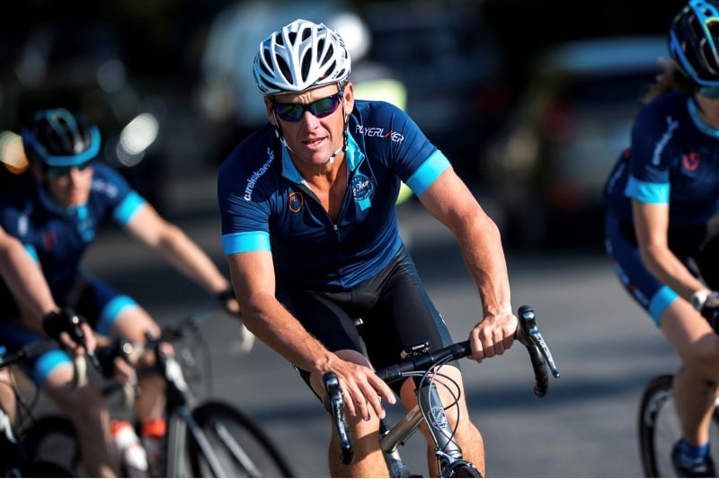 Las sospechas sobre el dopaje de Lance Armstrong crecieron durante sus años de dominio en el Tour de Francia y derivaron en denuncias formales (REUTERS/Fred Lancelot)