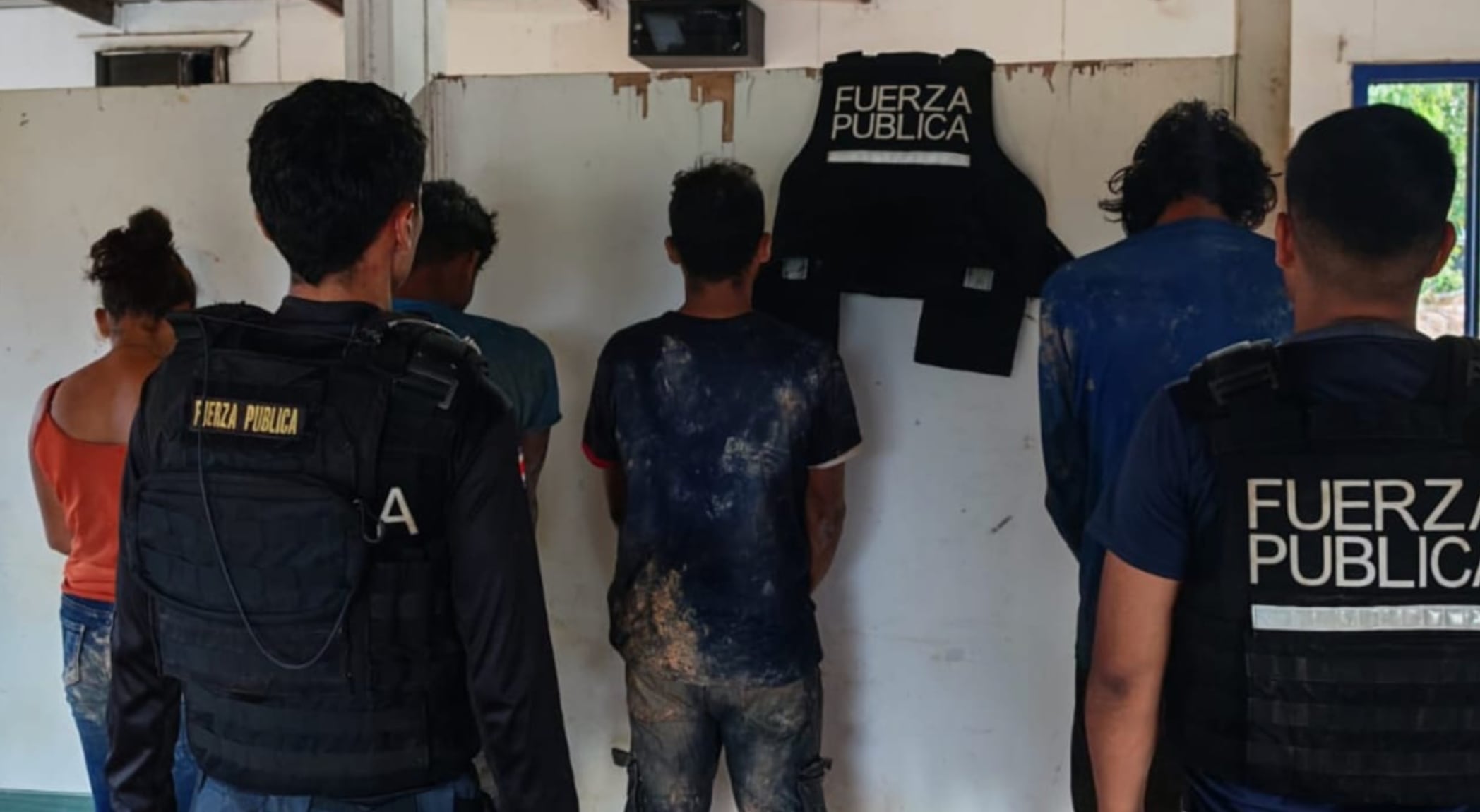 La Fuerza Pública intensificó los operativos en Crucitas, donde fueron detenidos 12 oreros en los últimos días. Cortesía: Ministerio de Seguridad Pública