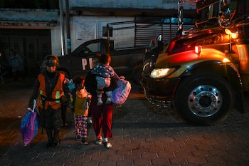 Volcán de fuego de Guatemala en constantes erupciones, las más fuertes en años