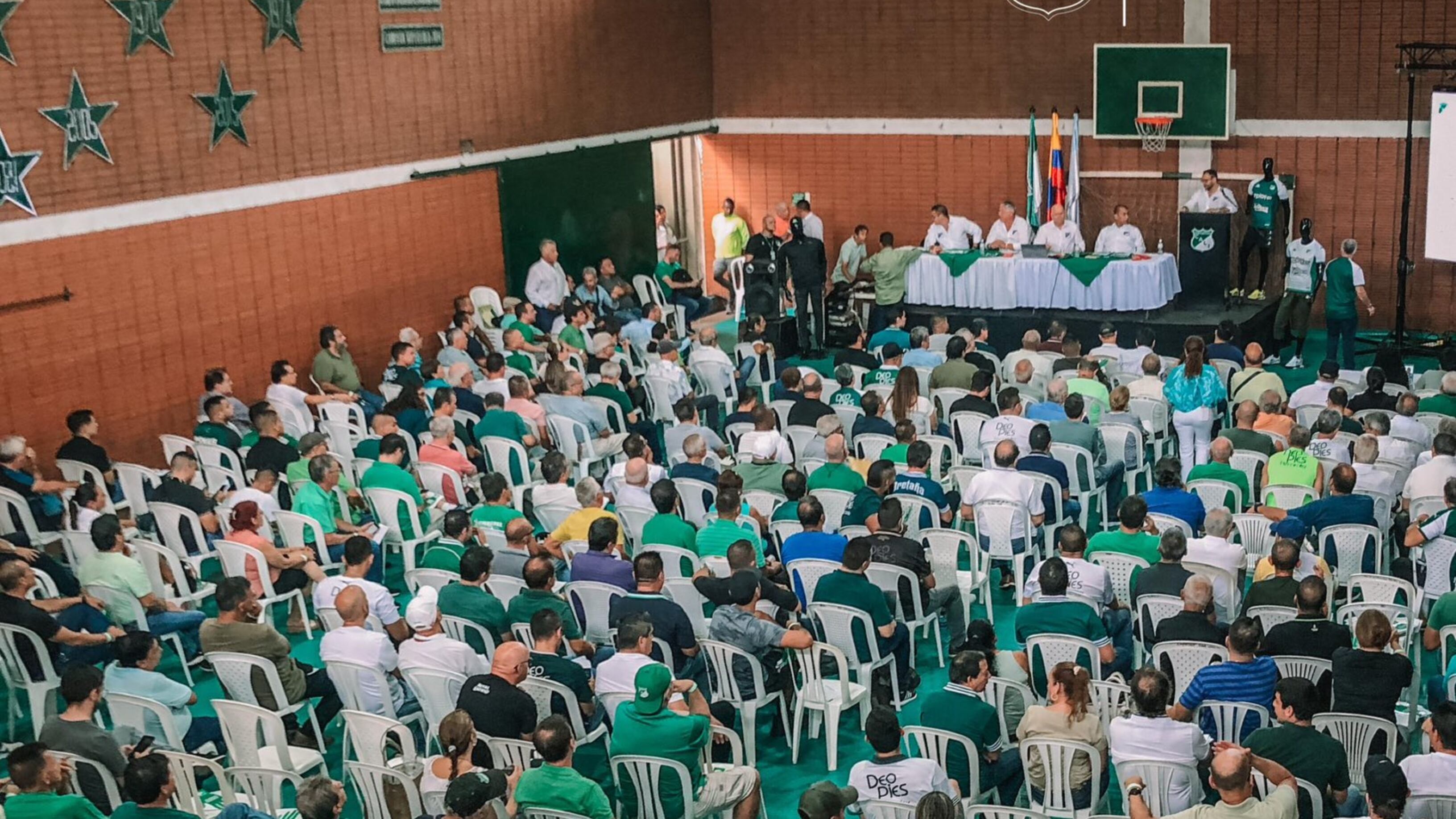 Los asociados del Deportivo Cali aprobaron por mayoría la conversión a S. A. y la llegada del grupo IDC, una de las condiciones exigidas por la Superintendencia para dar su aval - crédito Deportivo Cali