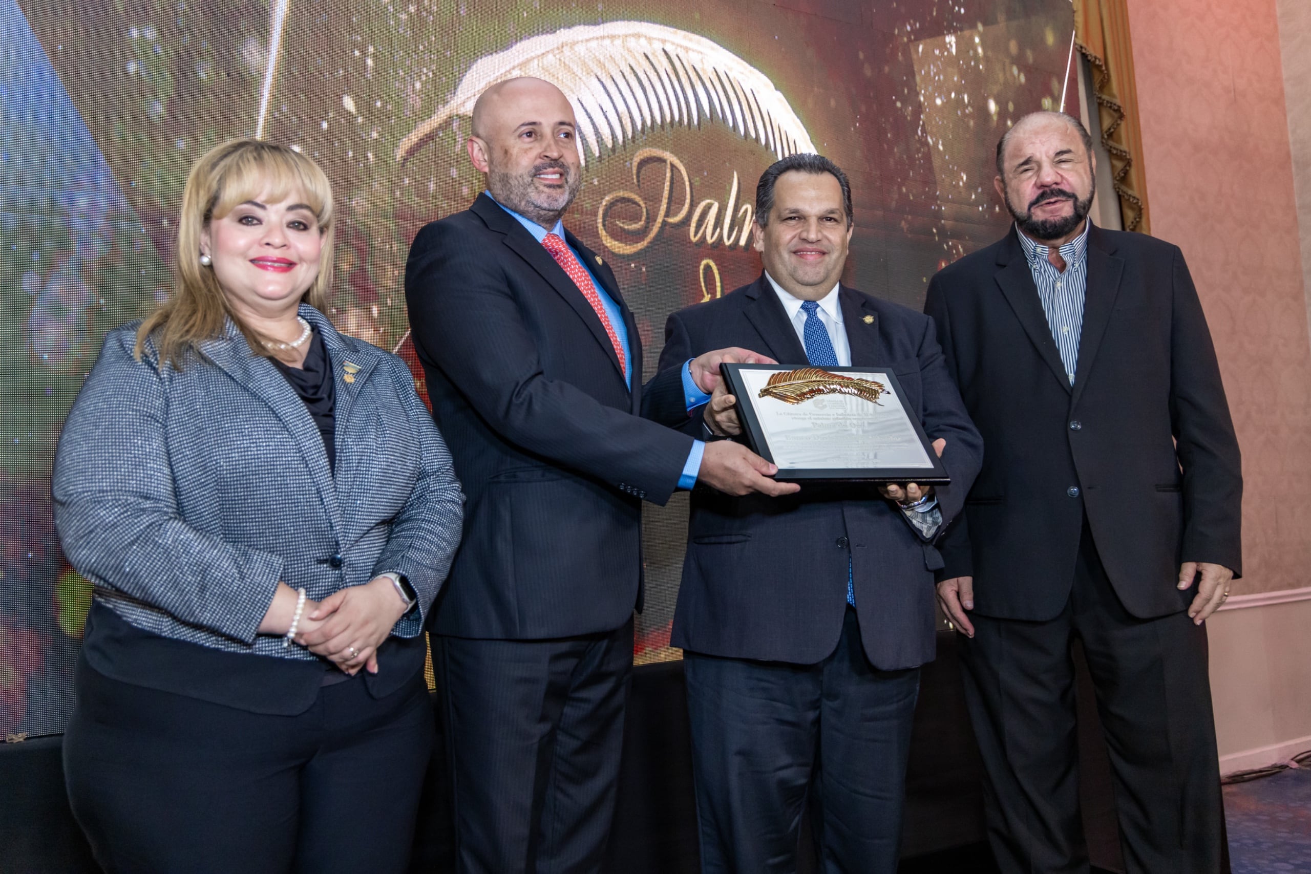 Durante la ceremonia, representantes de la organización afirmaron que la Palma de Oro simboliza el respaldo a la labor y el compromiso de quienes integran la entidad.