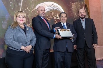Durante la ceremonia, representantes de la organización afirmaron que la Palma de Oro simboliza el respaldo a la labor y el compromiso de quienes integran la entidad.