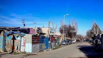 Sin luz y ahora sin agua en la Cañada Real en Madrid: “Hay familias que no pueden beber, cocinar o asearse en pleno verano”