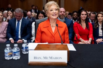 Linda McMahon, confirmada como secretaria de Educación, en la audiencia del Comité de Salud, Educación y Trabajo en relación con su nominación, el jueves 13 de febrero de 2025, en Washington (AP Foto/Jacquelyn Martin)