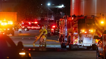 Al menos tres muertos y un herido tras la caída de un helicóptero de un canal de noticias en Los Ángeles