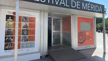 La lluvia intermitente provoca la suspensión del estreno la pasada noche de 'Las 9 musas' del Festival de Mérida