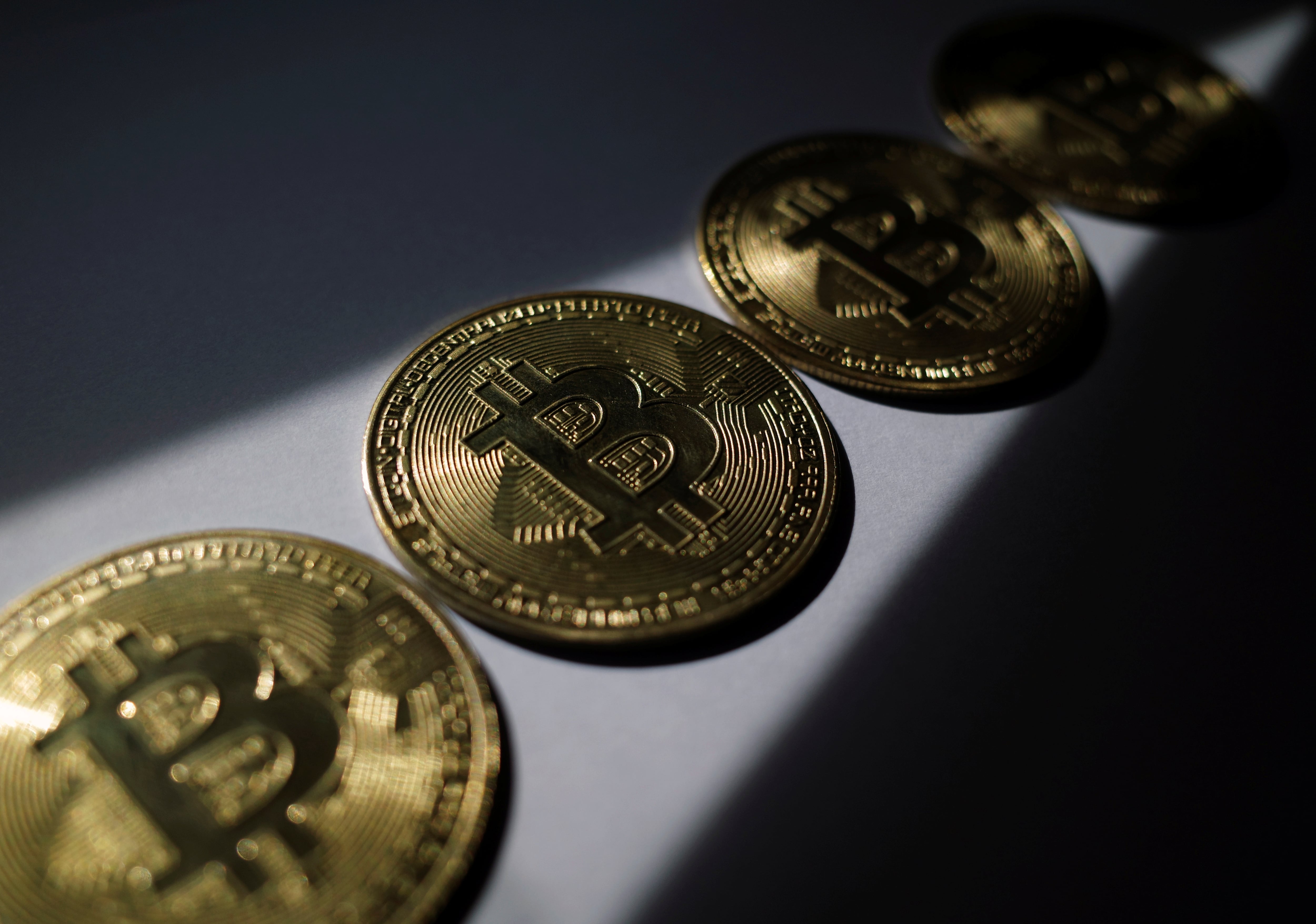 Representaciones de bitcoins. (REUTERS/Edgar Su)