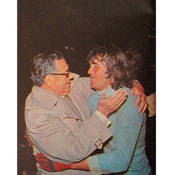 Alberto J Armando junto a