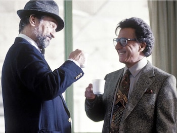 Wag the Dog, la película que reunió a Robert de Niro y Dustin Hoffman