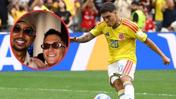 Juanfer Quintero le respondió fuerte a periodista que lo criticó por “irse de fiesta” tras la eliminación de Colombia: “¿Te pido permiso?”