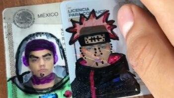 Su licencia de conducir también