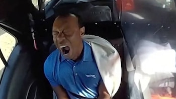 Filtraron un nuevo video de Tiger Woods dentro del auto policial tras el accidente en Florida