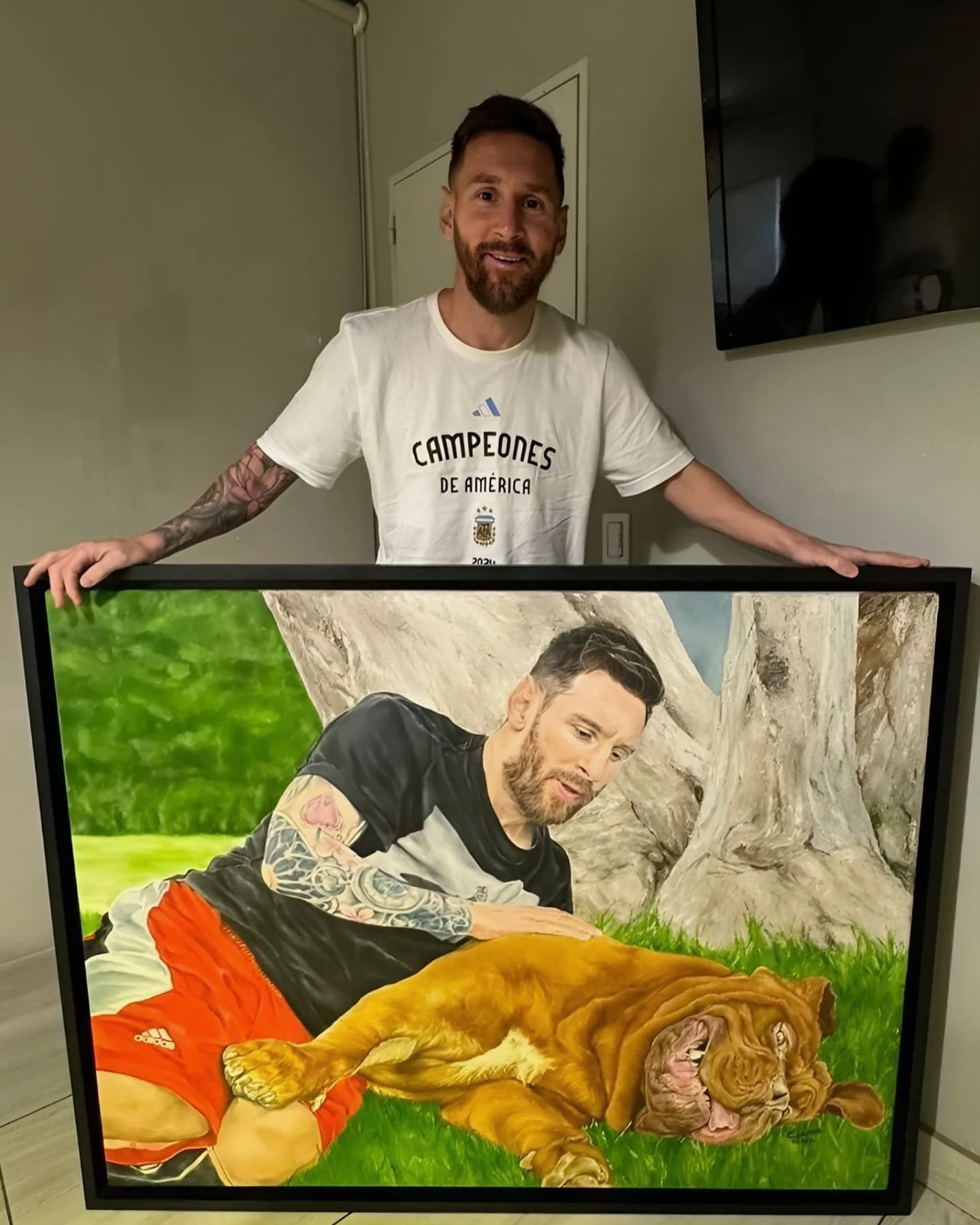 Uno de los cuadros que Claudia Pérez le obsequió a Lionel Messi (Créditos: @claudiaperezart/Instagram)