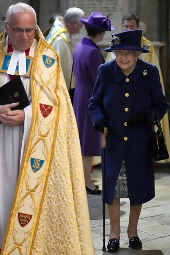 La reina Isabel II apareció
