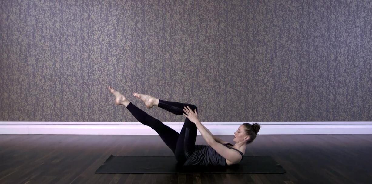 Ideal para todo público, la disciplina estimula la autoobservación y la adaptación progresiva, con respaldo profesional que asegura seguridad y mejores resultados en salud a largo plazo(Captura de video: YouTube - Intosport)