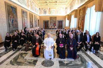 La foto oficial del encuentro de los ministros con el papa León XIV en El Vaticano
