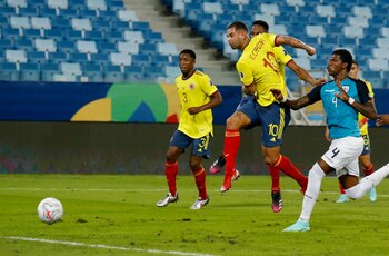 Cardona remató al gol en