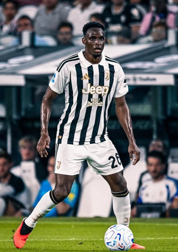 Jhon Lucumí fue titular con la Juventus y jugó todo el partido en el empate 1-1 ante Milán por la Serie A - crédito qjuventus/Instagram
