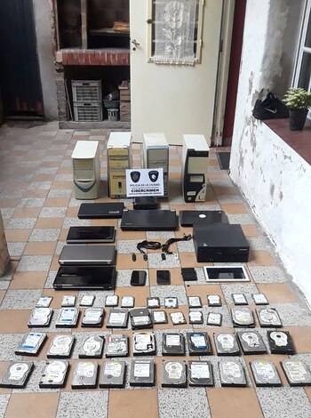 Archivo: las computadoras y dispositivos