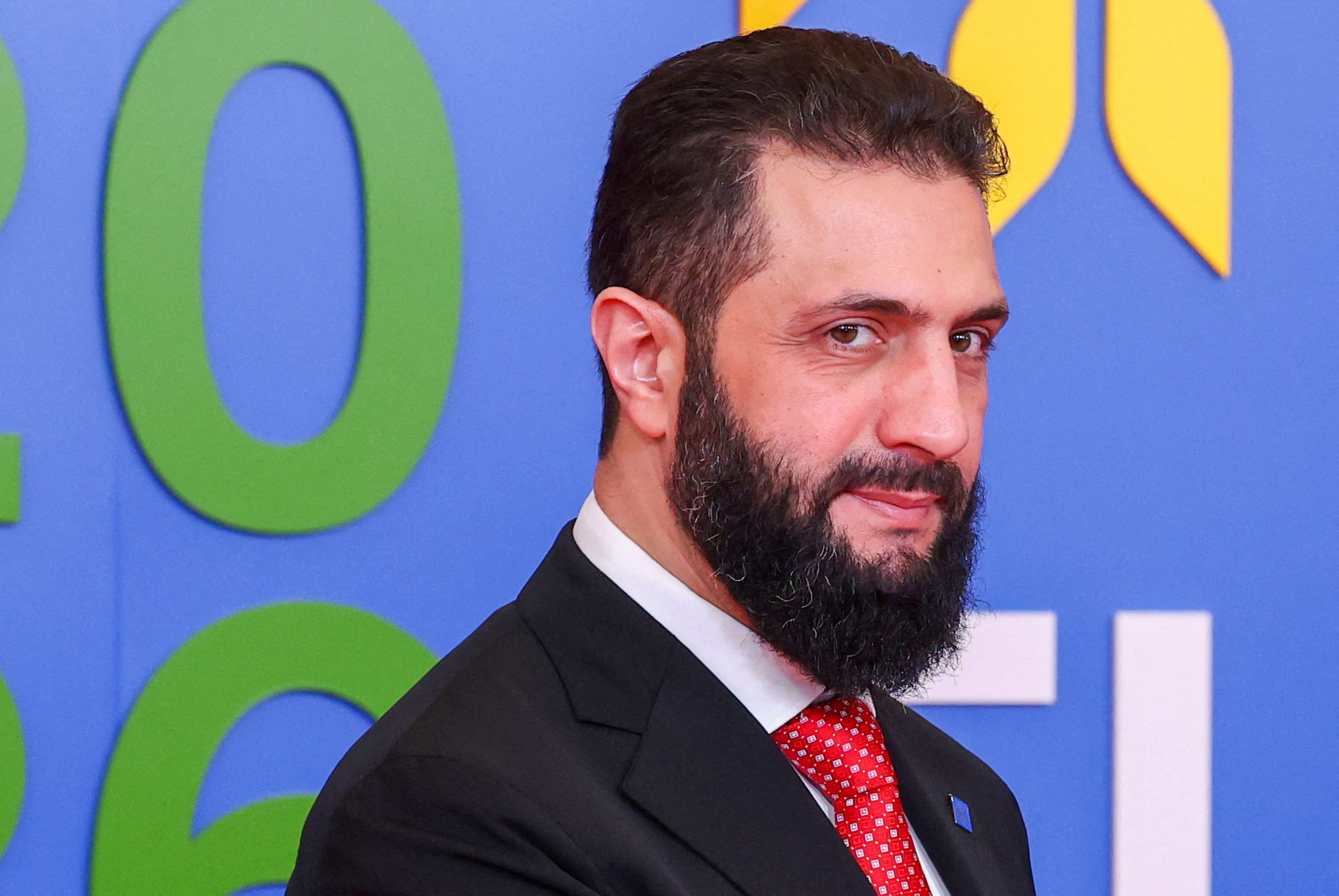 El presidente sirio Ahmed al Sharaa, cuyo gobierno logró la disolución de las FDS, en una cumbre de la UE en Nicosia, Chipre, el 24 de abril de 2026 (REUTERS/Yves Herman)