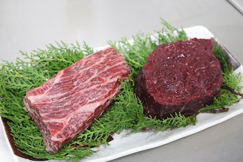 Carne fresca de ballena de aleta (División de Mantenimiento Agrícola, Forestal y Pesquero de la ciudad de Shimonoseki vía AP)