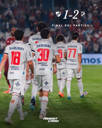 Nacional de Uruguay perdió en casa por 2-1 con Danubio y se complicó en el torneo local. - créditos: Nacional de Uruguay