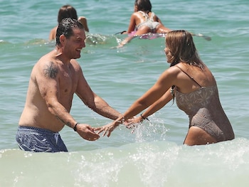 20/08/2026 Manu Tenorio y Silvia Casas, tan enamorados como el primer día en las playas de Cádiz
EUROPA ESPAÑA SOCIEDAD