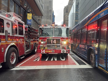 Una dotación de bomberos en New York City (REUTERS/Roselle Chen/Archivo)