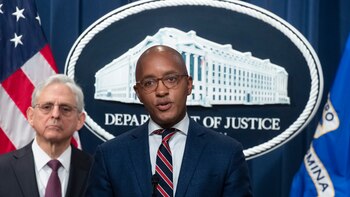 Estados Unidos acusa a un