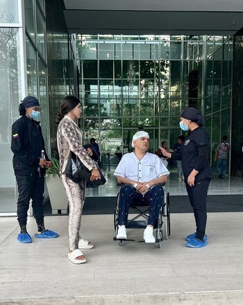 Peter Manjarrés acompañado de su