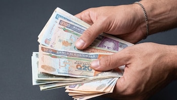 Apenas el 16.8% de los adultos guatemaltecos accede a préstamos bancarios en Guatemala. (Cortesía: Gemini)