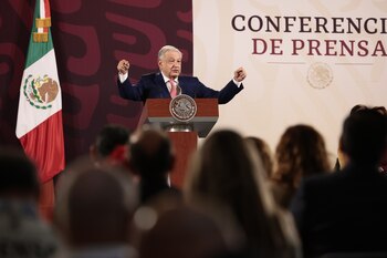 El presidente de México, Andrés Manuel López Obrador, participa durante su conferencia de prensa matutina este martes en Palacio Nacional en la Ciudad de México (México). EFE/José Méndez