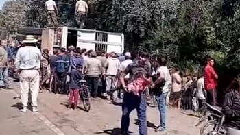 Impactante: volcó un camión que