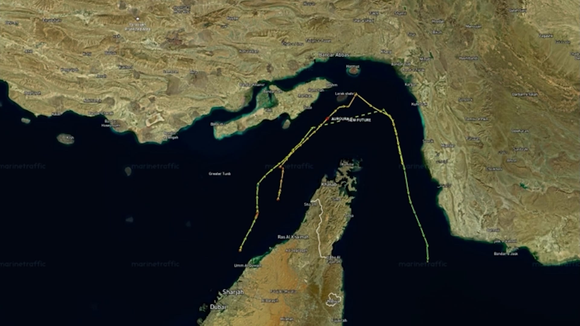 Dos petroleros vinculados a Irán cruzaron el estrecho de Ormuz horas antes del bloqueo naval decretado por Estados Unidos