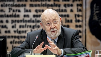 Echenique dice que Tezanos ha convertido las encuestas del CIS en "papel higiénico"