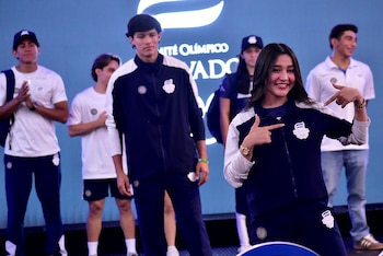 Entrega de pabellón a atletas salvadoreños que participarán en Juegos Centroamericanos y del Caribe 2026